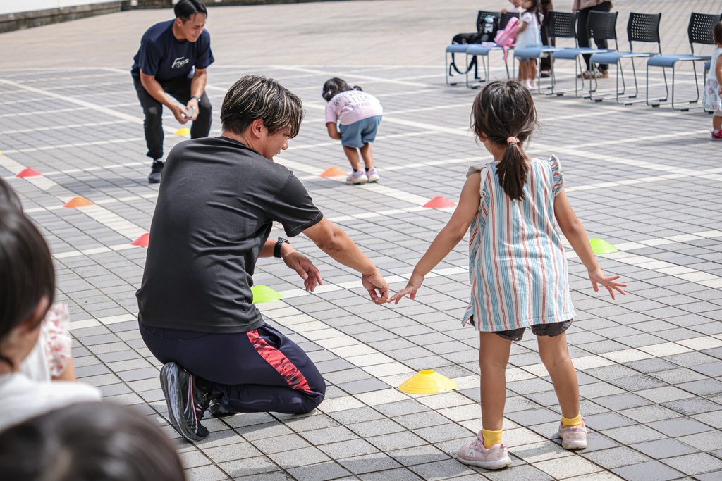 1人1人に丁寧に指導を行なっている様子